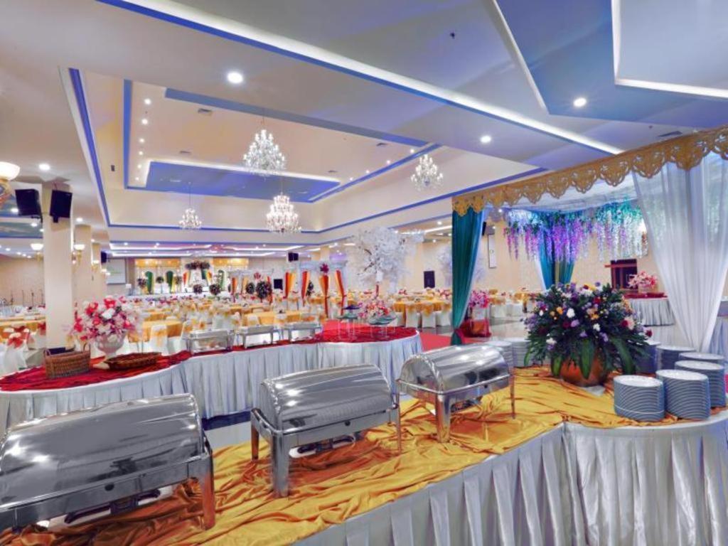 Ck Tanjungpinang Hotel And Convention Centre Exterior photo