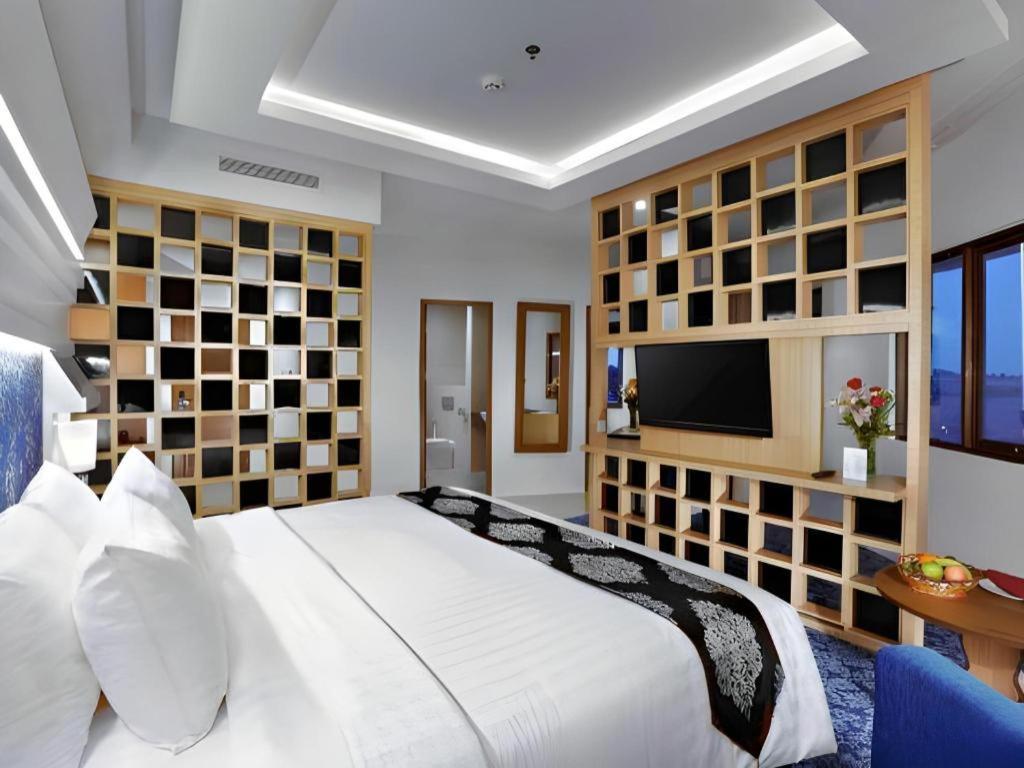 Ck Tanjungpinang Hotel And Convention Centre Exterior photo