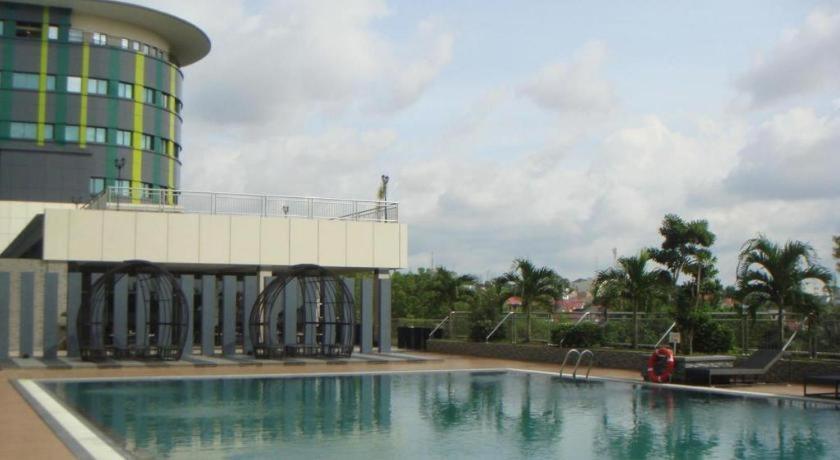 Ck Tanjungpinang Hotel And Convention Centre Exterior photo