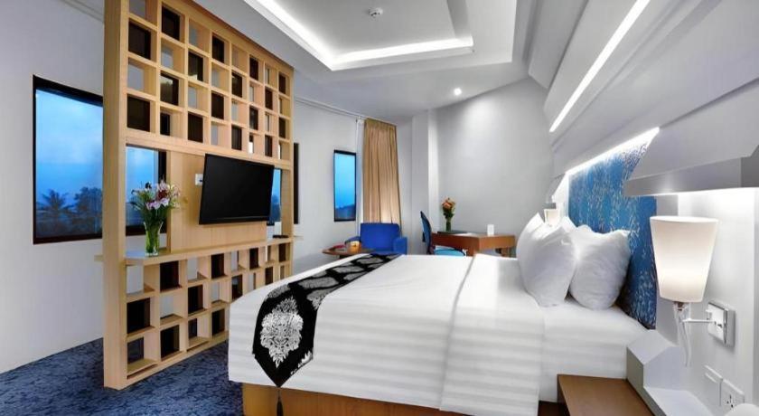 Ck Tanjungpinang Hotel And Convention Centre Exterior photo